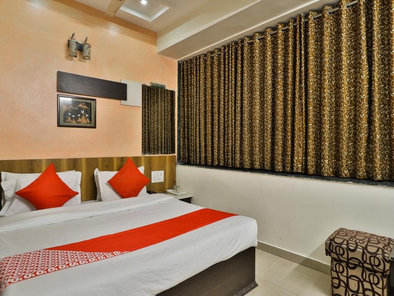 Deluxe AC Room