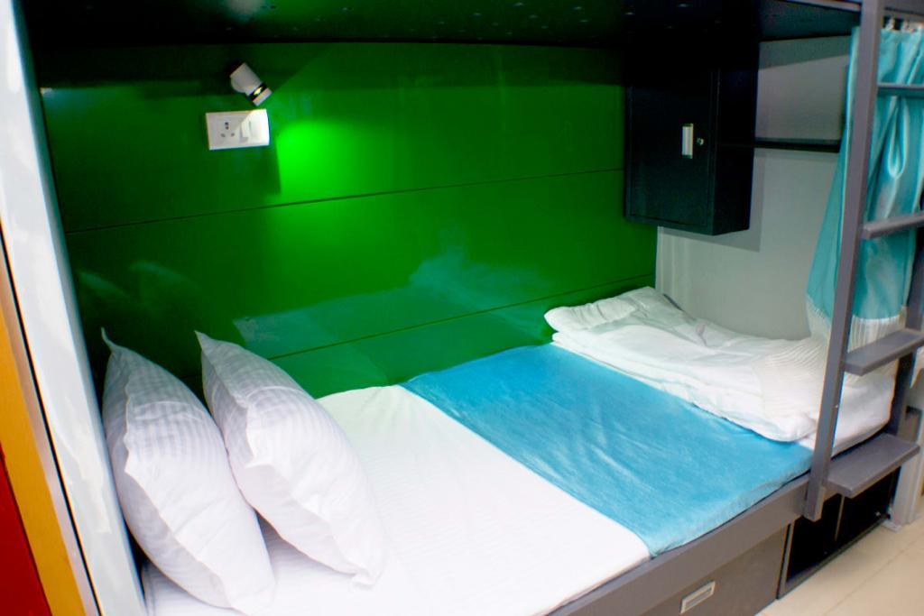 AC Single Bed in Male Dorm