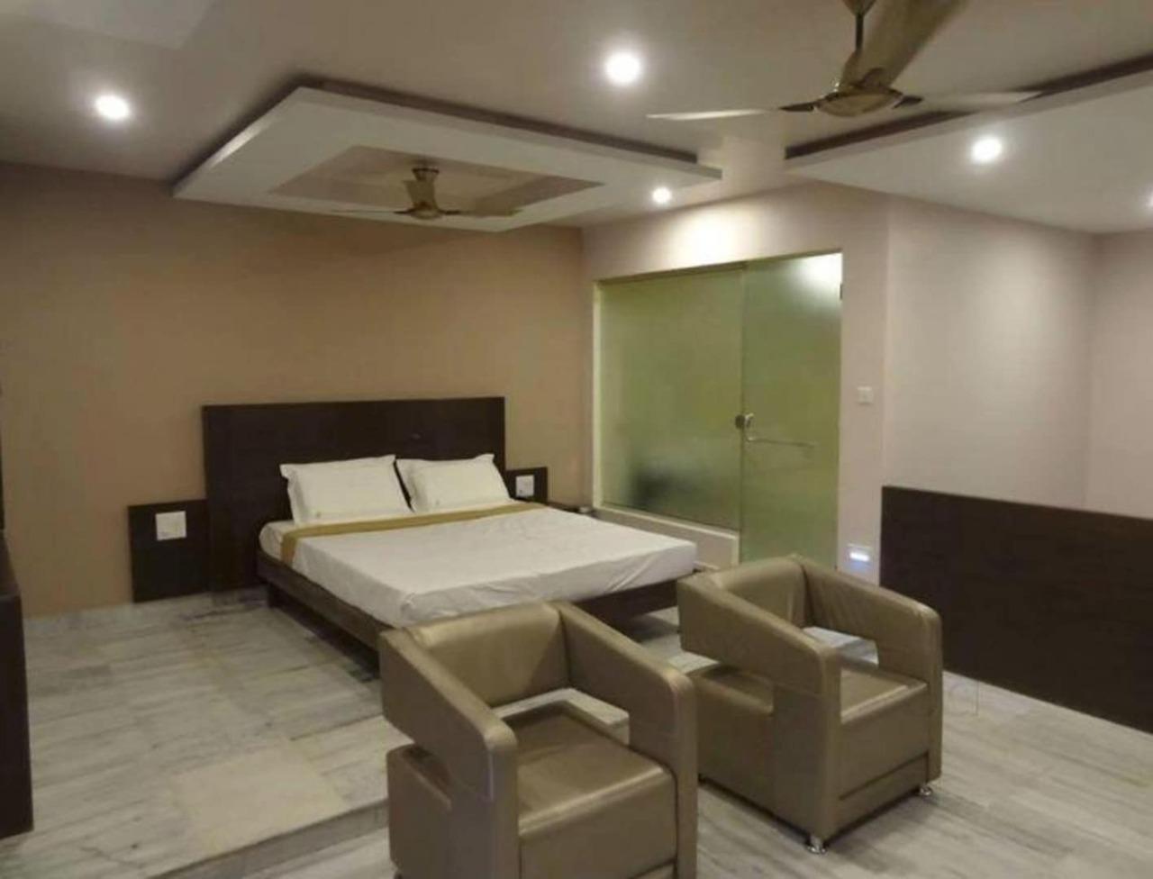 Deluxe AC Room