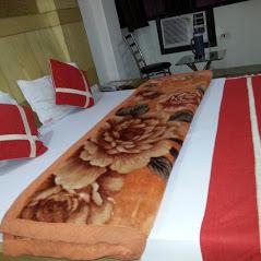 Deluxe double bed 