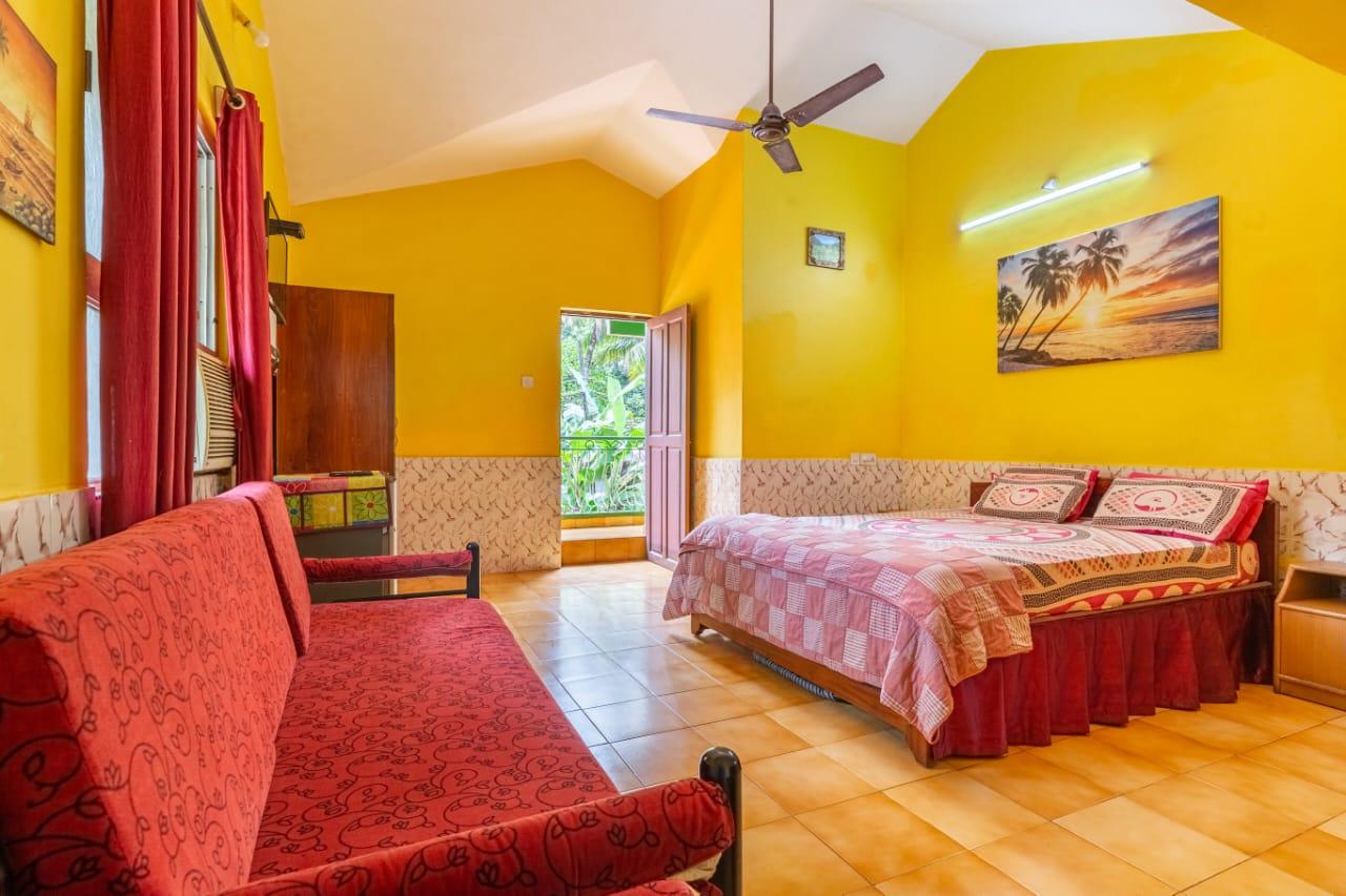 Quardable room ( king size bed )