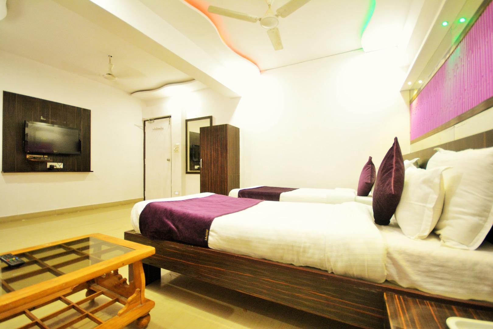 Twin bed room