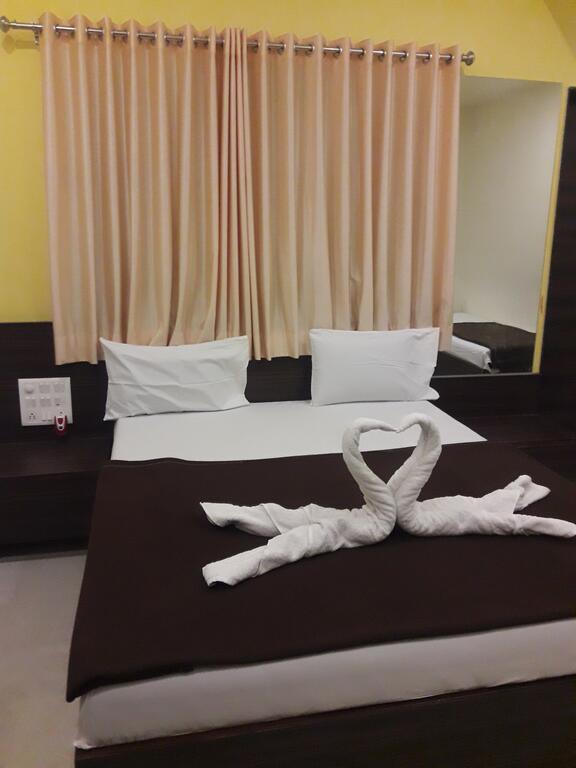 Oga Hotel Sai Meera Palace