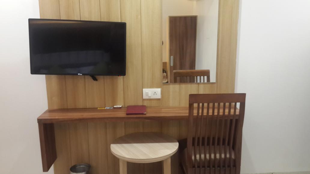 DELUXE ROOM