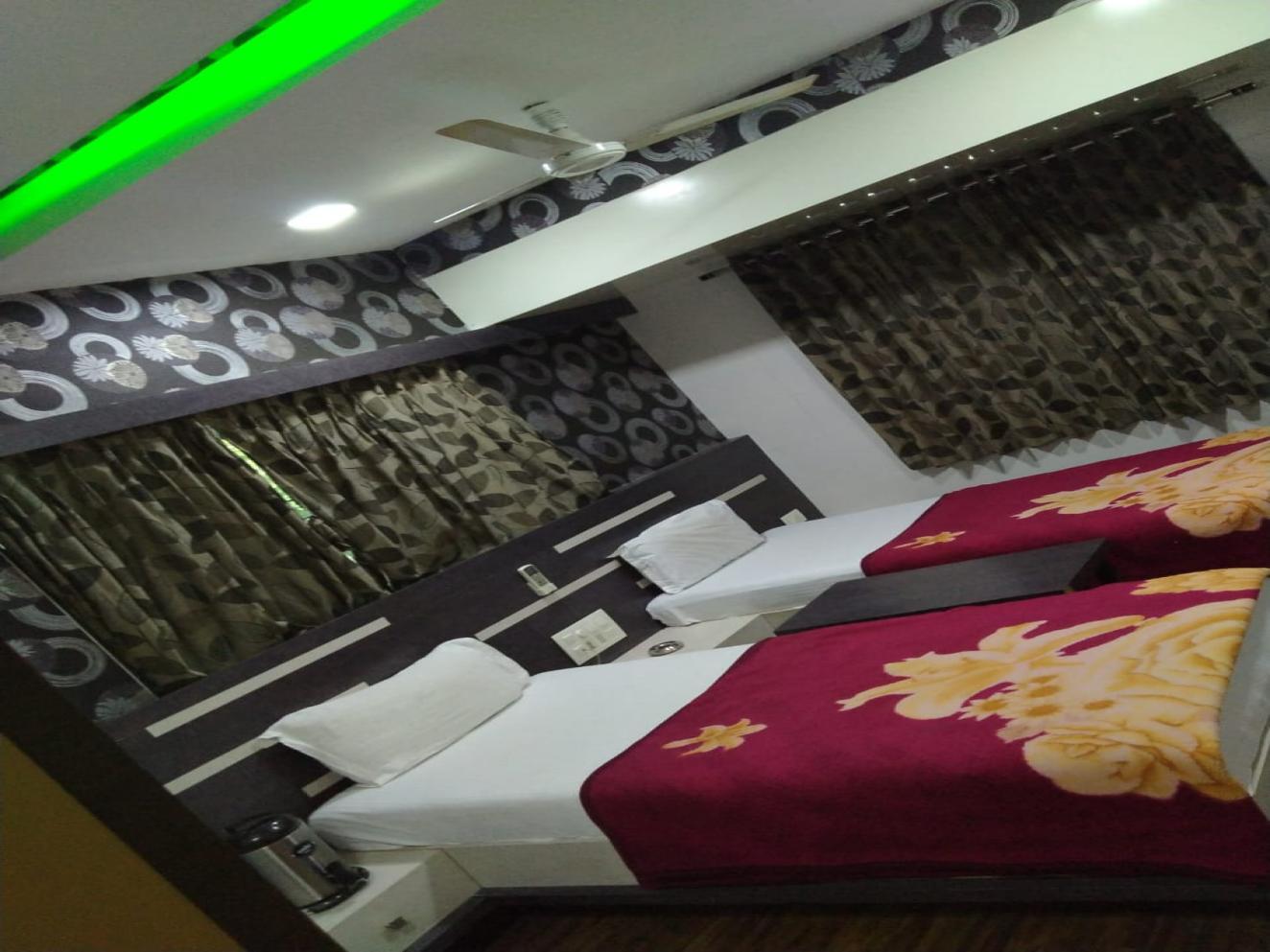 DECENT AC ROOM SINGLE OCCUPANCY