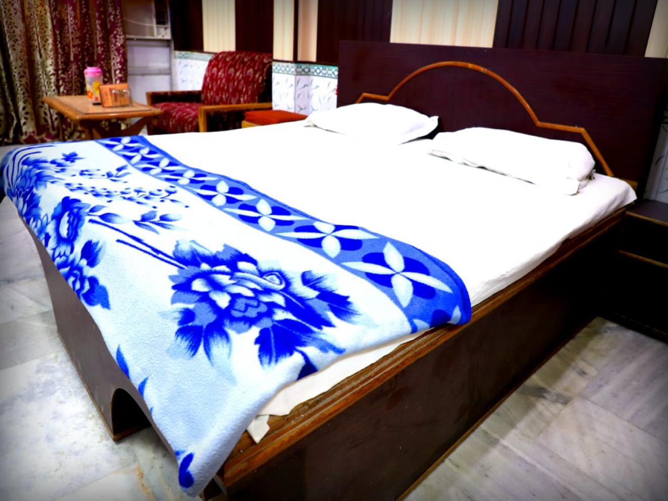 Double bed AC