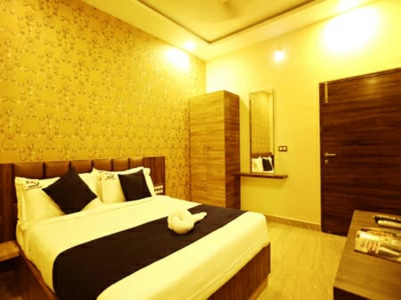 LUXURY ROOM