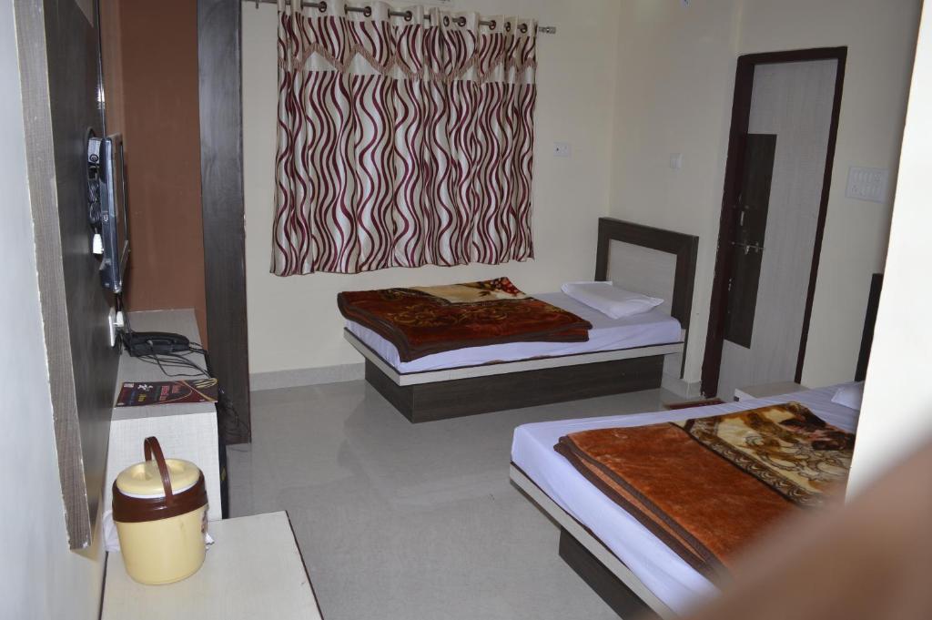 Luxury Three Bed Non A.C Room